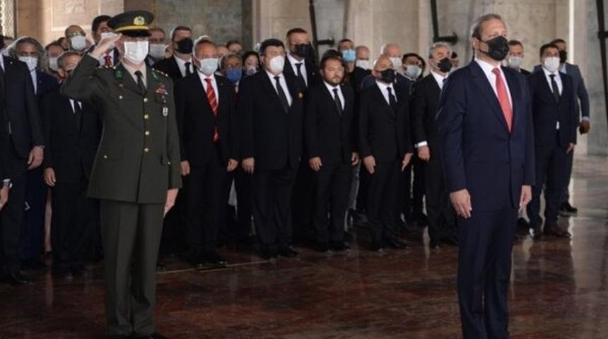 Burak Elmas'tan Anıtkabir Özel Defteri'ne yazı