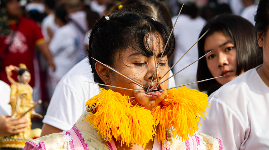 Dünyanın en ilginç festivali! Phuket Vejetaryen Festivali’ne katılanlar şaşkınlık yaratıyor