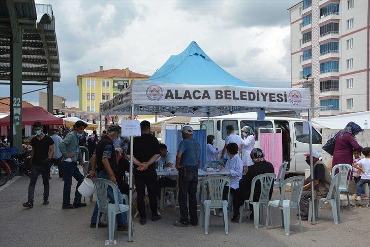 Çorum'un Alaca ilçesinde sebze pazarında randevusuz Kovid-19 aşısı yapılıyor G1