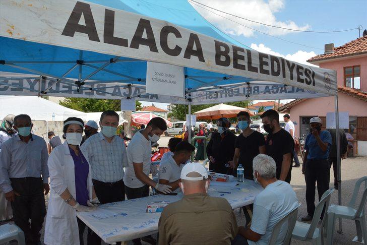 Çorum'un Alaca ilçesinde sebze pazarında randevusuz Kovid-19 aşısı yapılıyor G2
