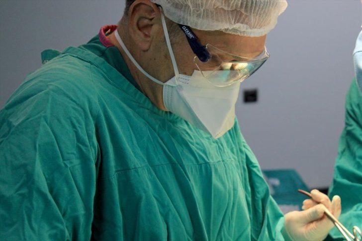 Bağdat'tan gelen hastanın yemek borusundaki tümör, Trabzon'da yapılan ameliyatla alındı G3