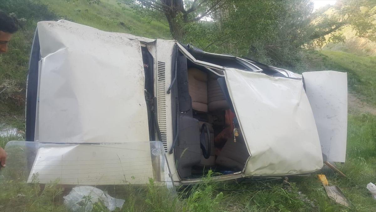 Sivas'ta otomobil devrildi: 1 &ouml;l&uuml;, 6 yaralı