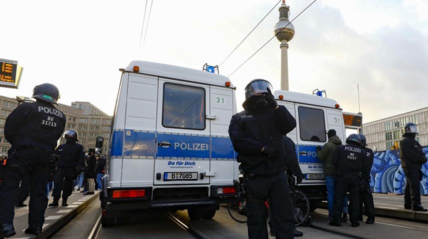 Son Dakika! Almanya'da bıçaklı saldırı: 3 ölü, en az 6 yaralı