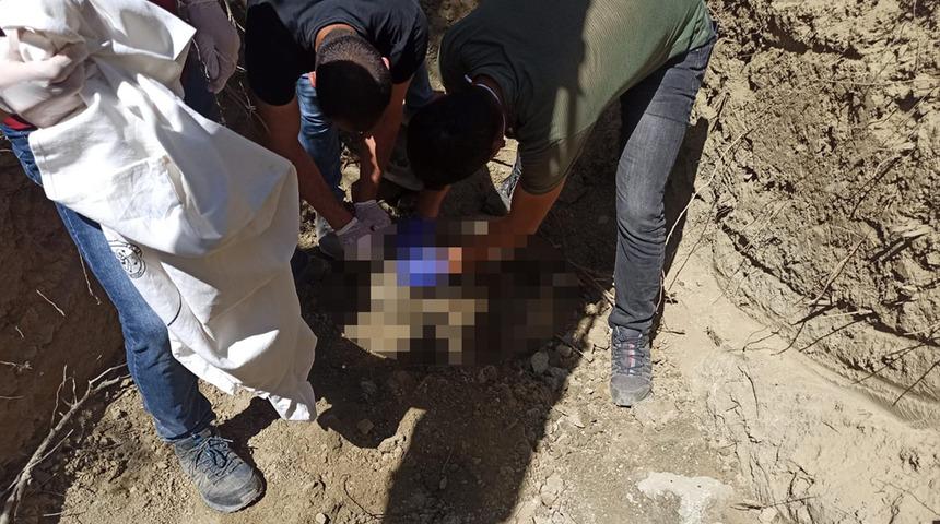 PKK'dan kaçmaya çalıştığı için öldürüldüğü öne sürülen teröristin cesedi toprağa gömülü bulundu