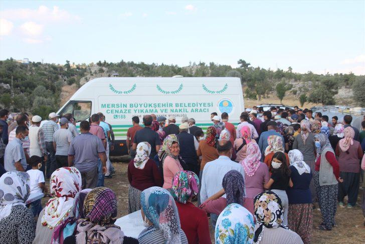 Mersin'de evlerinde ölü bulunan çiftin cenazeleri toprağa verildi G1