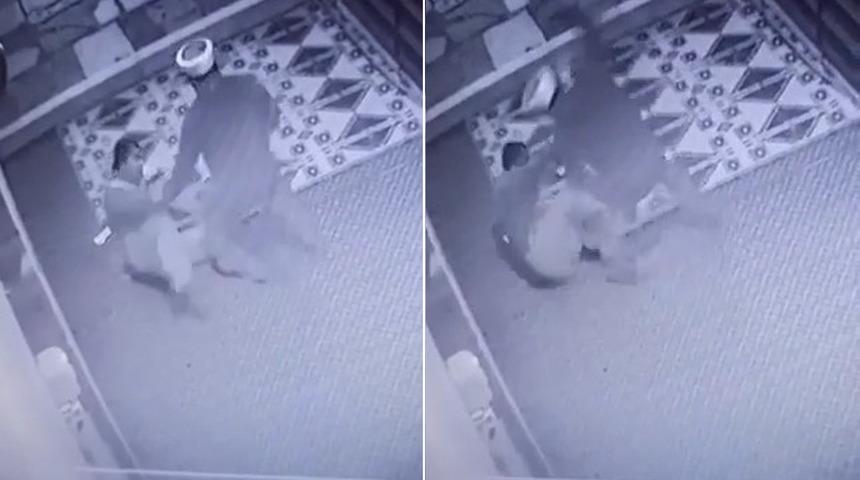 İmamın, müezzine tabureyle saldırdığı anlar kamerada