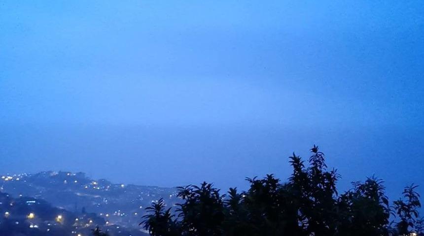 Zonguldak’ta şimşekler geceyi aydınlattı