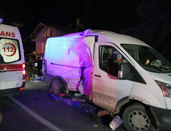 Aksaray'da otobüs ile minibüs çarpıştı: 12 yaralı G3