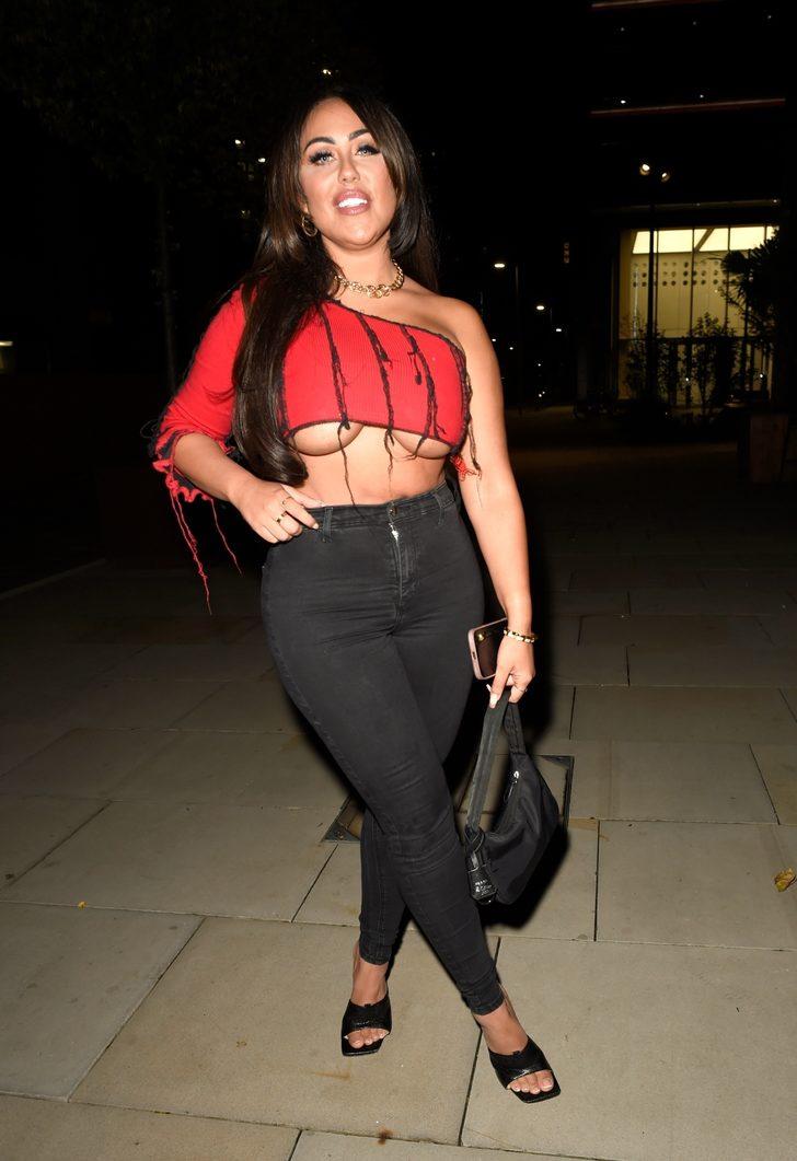 Sophie Kasaei'ye bluzu dar geldi! Göğüsleri taştı G3