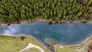 Havadan balığı andıran görüntüsü ile ilgi çeken Balık Gölü, görenleri büyülüyor