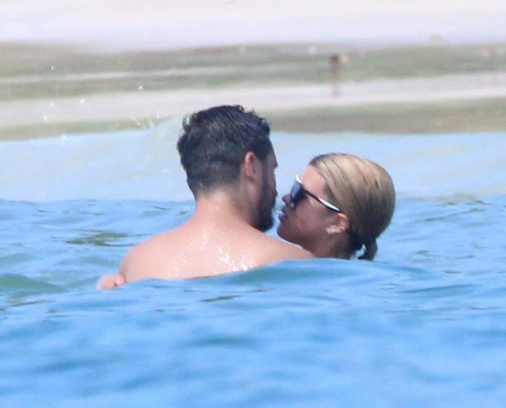 Sofia Richie ve seks bağımlısı sevgilisi Scott Disick tatilde G4