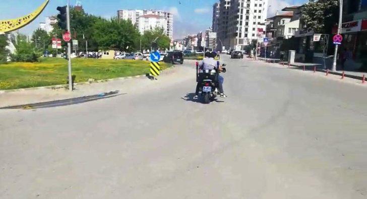 Sınava iki dakika geç kaldılar, gözyaşlarına boğuldular G4