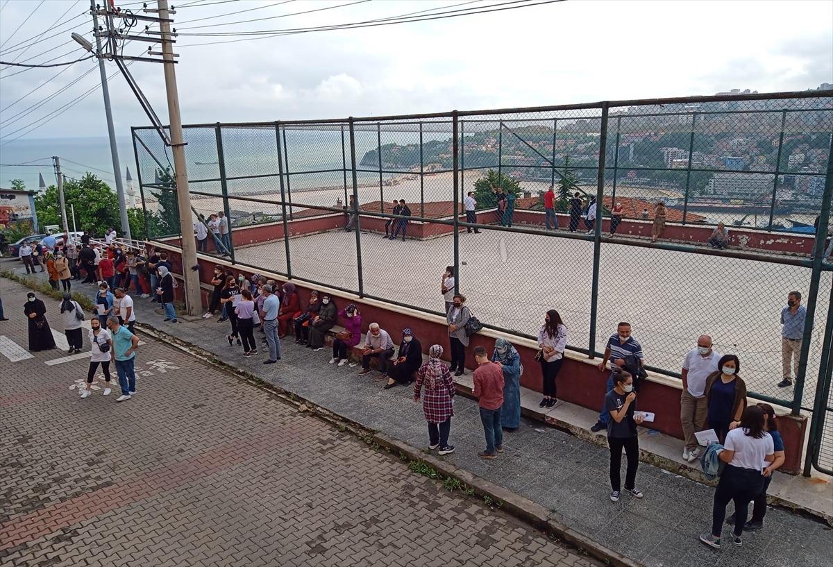 Karab&uuml;k, D&uuml;zce, Zonguldak, Bolu ve Bartın'da &uuml;niversite adaylarının YKS heyecanı