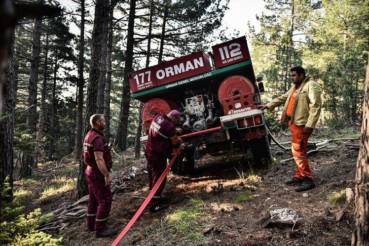 GÜNCELLEME 2 - Mersin'de dün başlayan orman yangını kontrol altına alındı G2