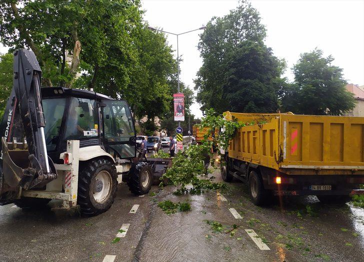 Edirne'de şiddetli sağanak ve fırtına hayatı olumsuz etkiledi G2