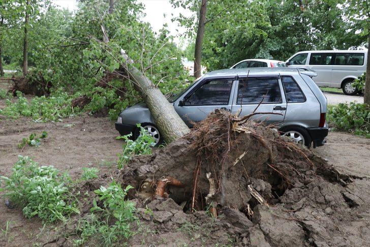 Edirne'de şiddetli sağanak ve fırtına hayatı olumsuz etkiledi G5