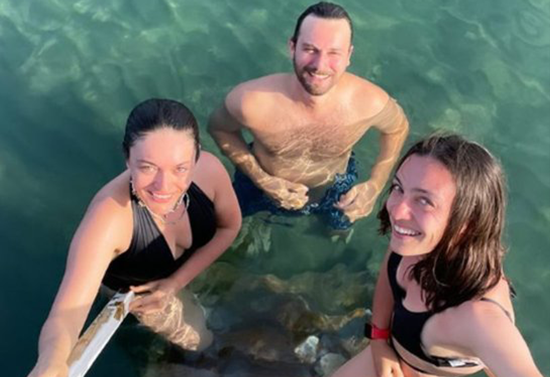 'Kardeşler' tatilde buluştu! Merve Dizdar 35 yaşına girdi