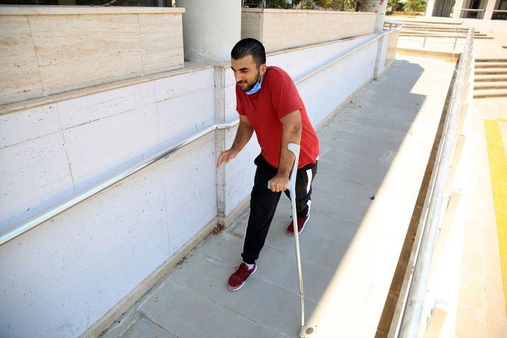 Mersin'de engelli öğrenci vatandaşların kucağında YKS'ye yetiştirildi G2