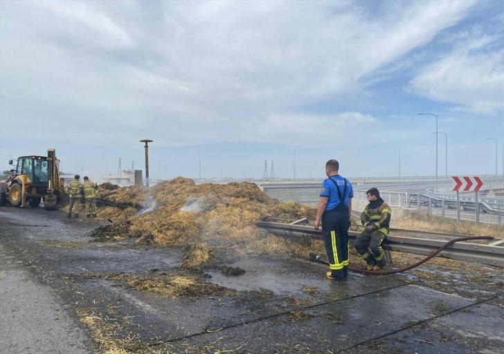 Bursa'da seyir halindeyken alev alan traktöre bağlı saman yüklü römorklar yandı G1