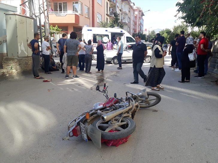 Afyonkarahisar'da otomobil ile motosiklet çarpıştı: 4 yaralı G3