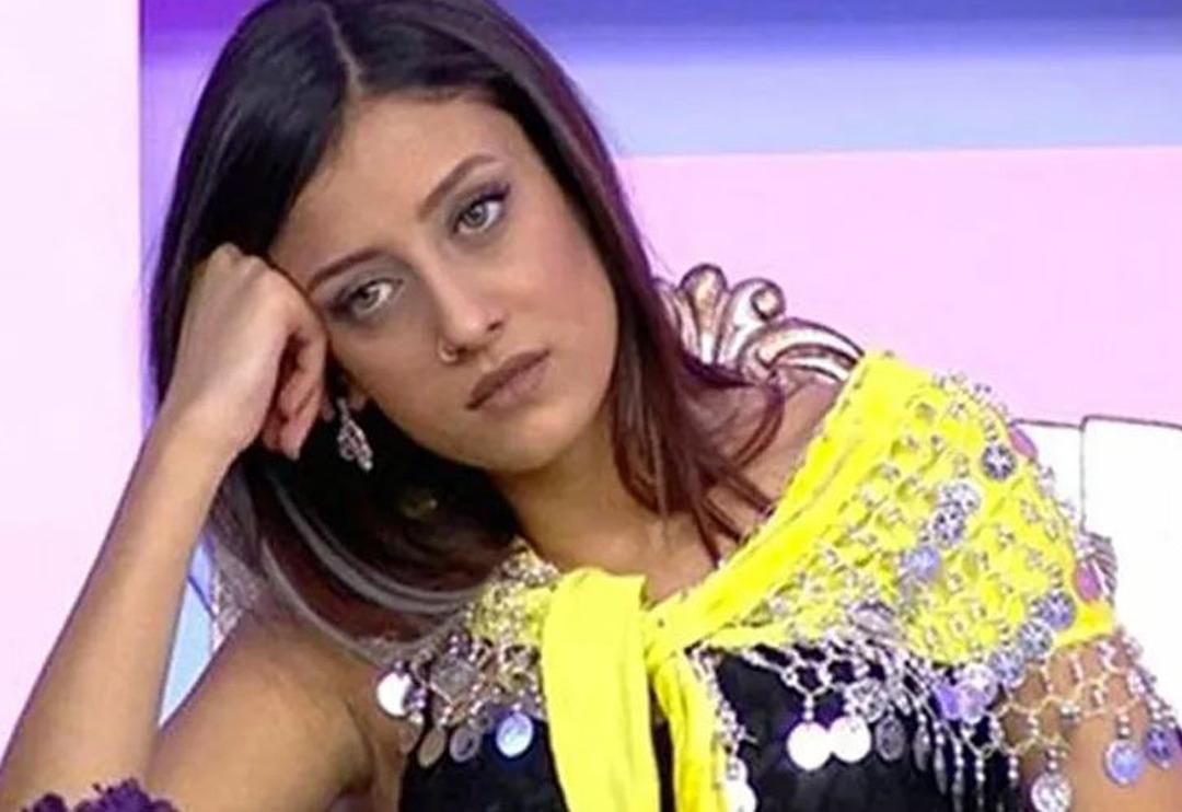 Solmaz &Ccedil;iros mayosuyla poz verince olay oldu! Kiloları dikkat &ccedil;ekti