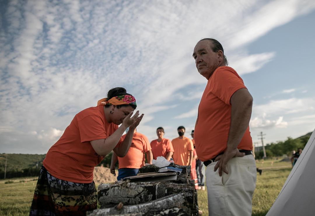 751 &ccedil;ocuk i&ccedil;in anma gecesi d&uuml;zenlendi! Sessizce dua ettiler