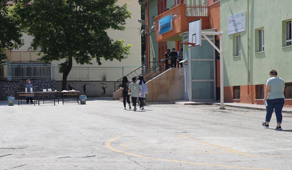 Gaziantep, Şanlıurfa, Malatya, Kahramanmaraş ve Adıyaman'da YKS'nin ikinci oturumu AYT heyecanı