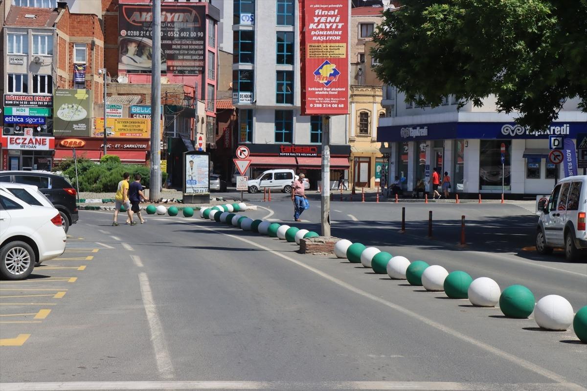 Trakya'da pazar g&uuml;nleri uygulanan sokağa &ccedil;ıkma kısıtlamasının son g&uuml;n&uuml;nde YKS yoğunluğu yaşandı
