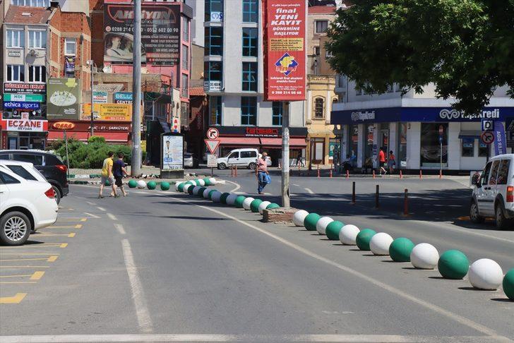 Trakya'da pazar günleri uygulanan sokağa çıkma kısıtlamasının son gününde YKS yoğunluğu yaşandı G1
