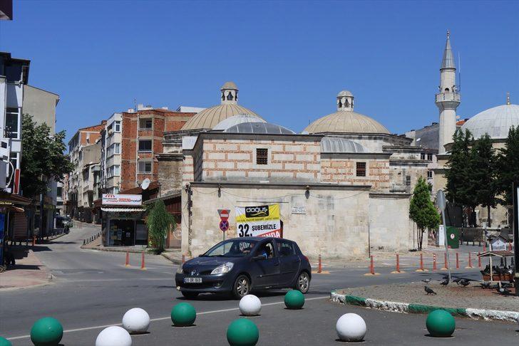 Trakya'da pazar günleri uygulanan sokağa çıkma kısıtlamasının son gününde YKS yoğunluğu yaşandı G2