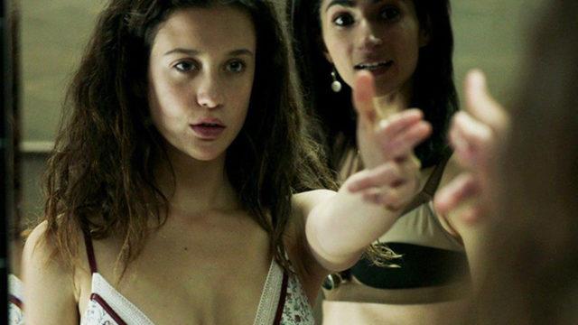 Maria Pedraza üstsüz pozuyla dikkatleri üzerine çekti