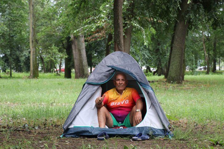 Eski milli sporcu Kovid-19'la mücadele eden sağlık çalışanlarına moral vermek için pedal çeviriyor G2