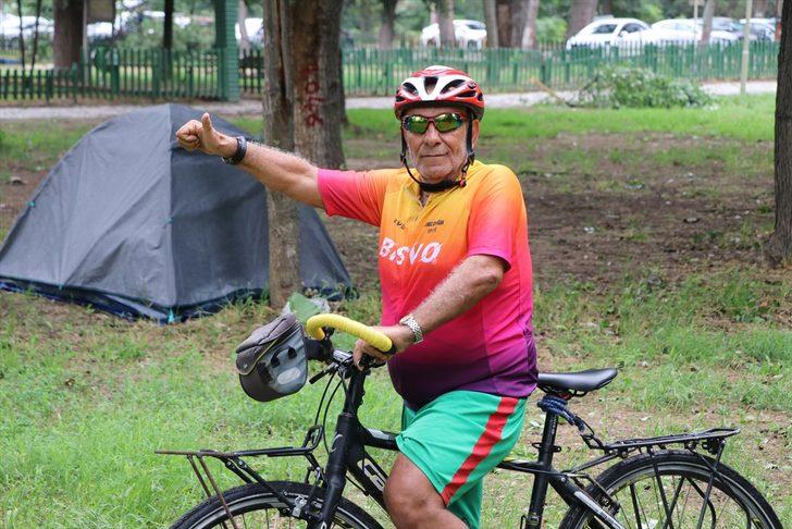 Eski milli sporcu Kovid-19'la mücadele eden sağlık çalışanlarına moral vermek için pedal çeviriyor G4