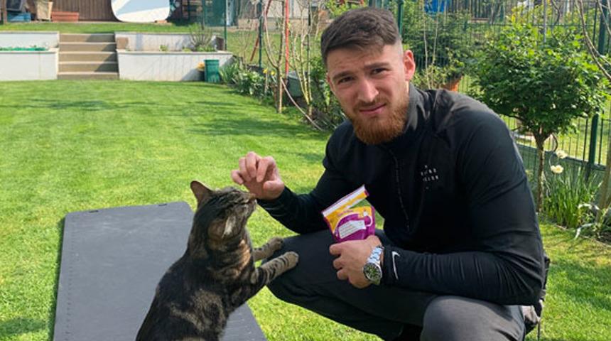 Beşiktaş ve G.Saray'ın radarındaki Salih Özcan Köln'de kaldı