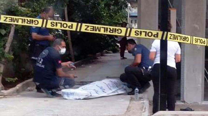 Sıcaklara dayanamadı! Dinlenmek i&ccedil;in oturduğu yerde hayatını kaybetti