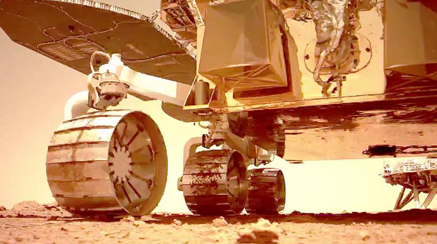 &Ccedil;in, Mars'a g&ouml;nderdiği uzay aracı Zhurong'un g&ouml;r&uuml;nt&uuml;lerini paylaştı