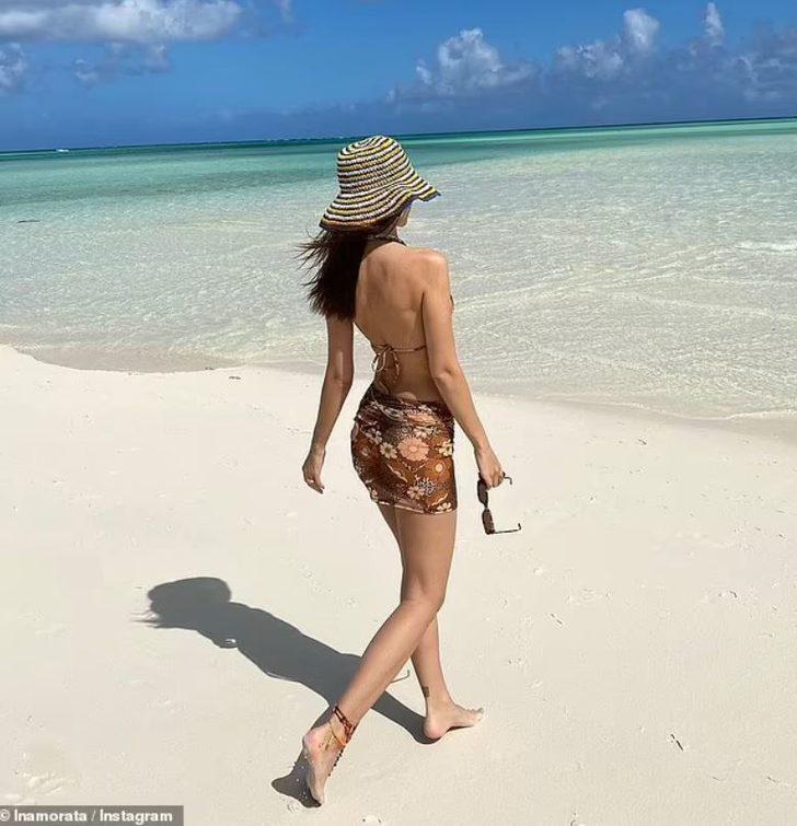 Emily Ratajkowski minik bikinisiyle yürek hoplattı G2