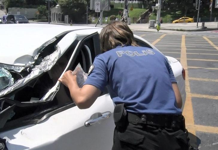 Beşiktaş'ta feci kaza! Kadın polis yanından ayrılmadı G3
