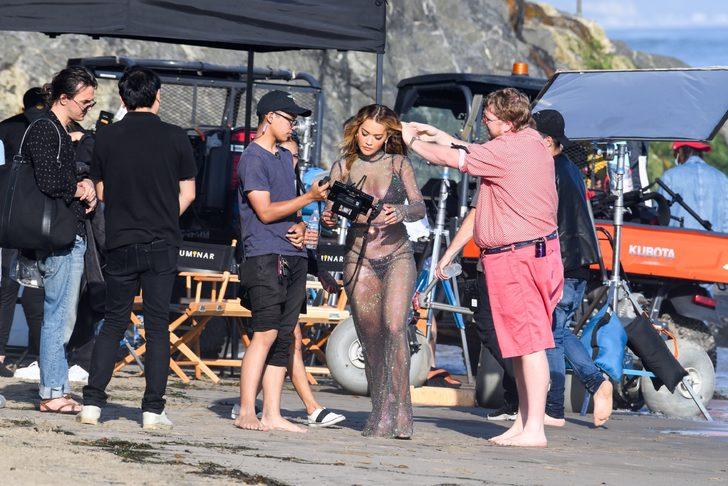 Rita Ora yeni klibi için sahile koştu! G5