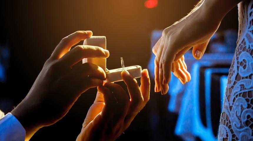 ABD'de filmleri aratmayan olay: Alzheimer hastası adam 12 yıllık eşine tekrar aşık oldu!