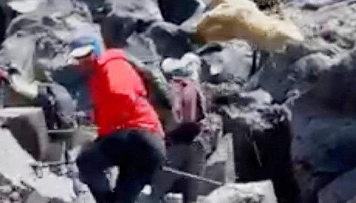 Ağrı Dağı'na tırmanan dağcıların ayı korkusu kamerada: Kabus dolu dakikalar yaşadık