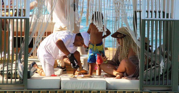 Yeliz Yeşilmen yeni imajıyla dikkat çekti! Saçı bozulmasın diye denize girmedi G1