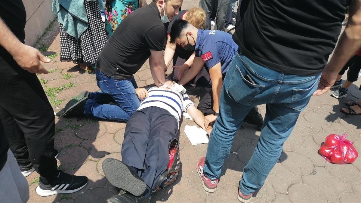 Zonguldak'ta sokakta kalbi duran kişiye ilk m&uuml;dahaleyi polis ve vatandaş yaptı