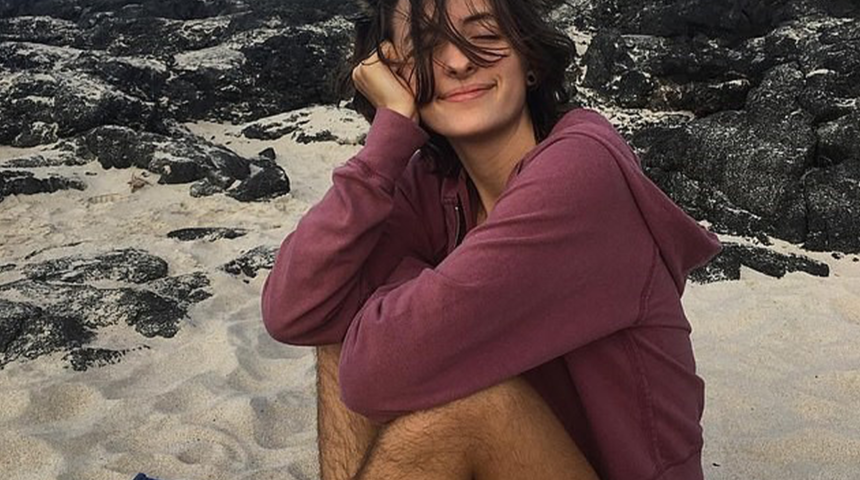 Kendisini daha özgüvenli hissettiği için vücut tüylerini almayı bırakan Macey Duff dikkatleri çekti