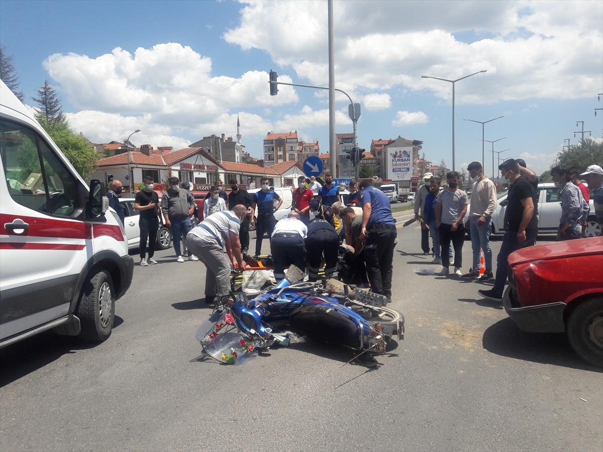 K&uuml;tahya'da otomobil ile motosiklet &ccedil;arpıştı: 1 &ouml;l&uuml;