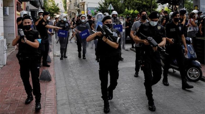Basın mensupları anlatıyor: 'Emniyet Genelgesi polisin basına y&ouml;nelik şiddetini artırdı ve meşru hale getirdi'