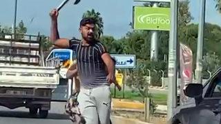 Trafikte baltalı ve döner bıçaklı gerginlik