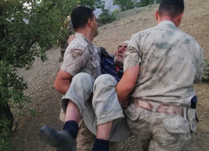 Adıyaman'da jandarma ekipleri kaybolan yaşlı adamı kucakta taşıdı