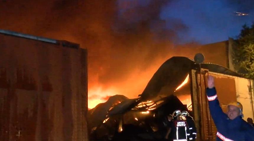 Ankara'da atık dönüşüm tesisinde çıkan yangın korkuttu