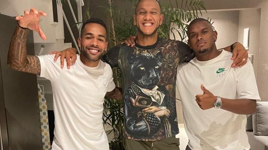 Beşiktaş'ın gündemindeki Alex Teixeira'dan 'Kartal' pozu